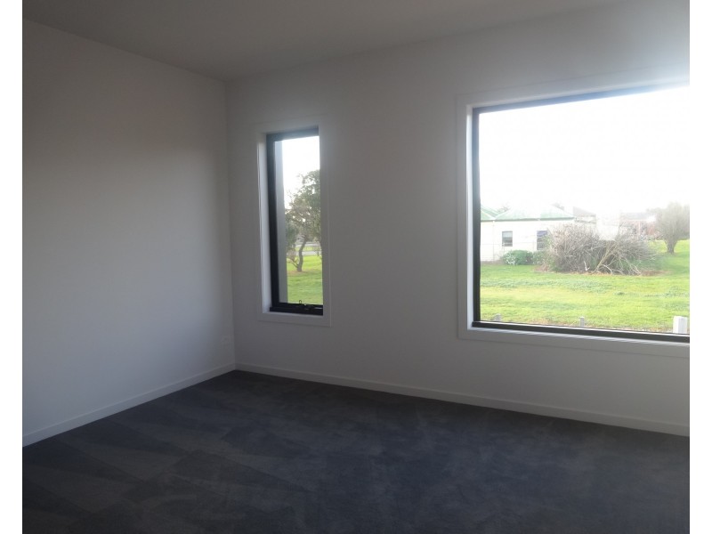 84 City Vista Circuit, Cranbourne West VIC 3977