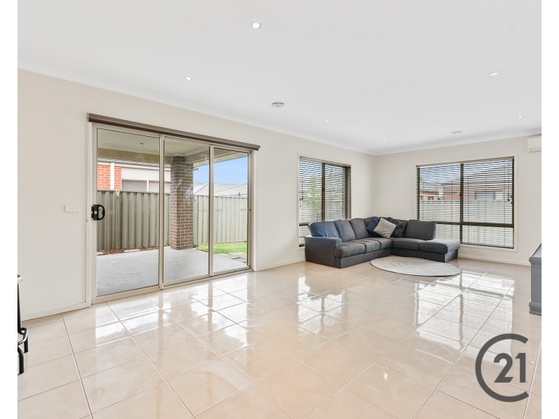 5 Waterloo Road, Cranbourne East VIC 3977
