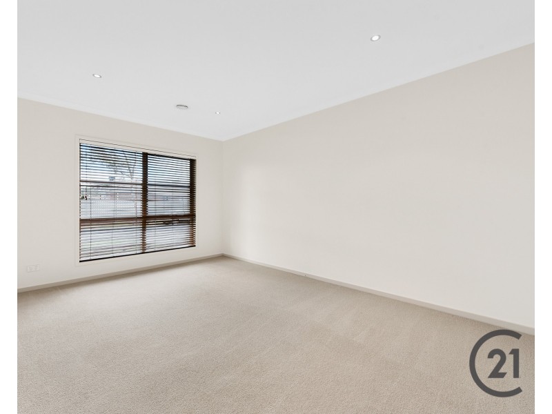 5 Waterloo Road, Cranbourne East VIC 3977