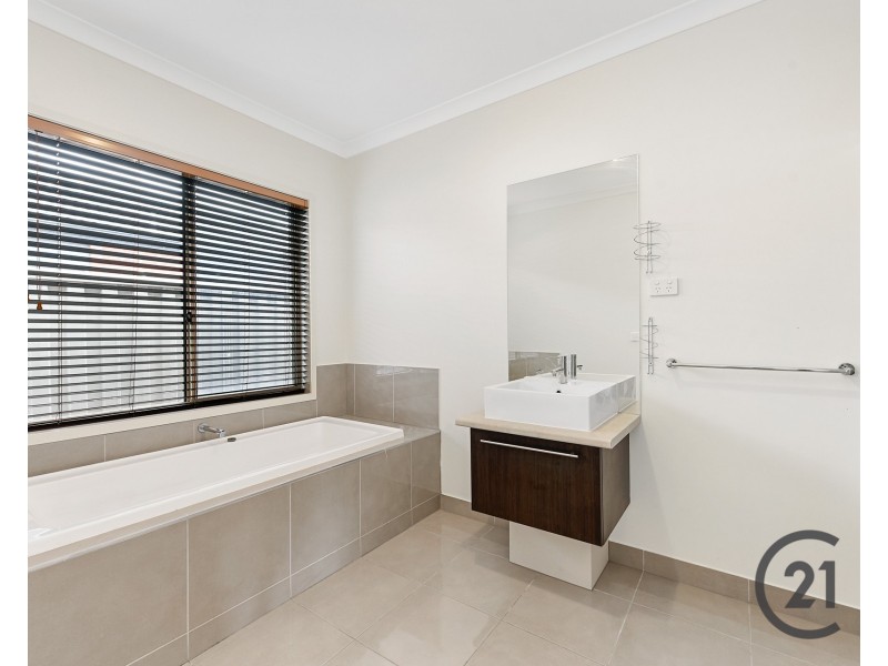 5 Waterloo Road, Cranbourne East VIC 3977