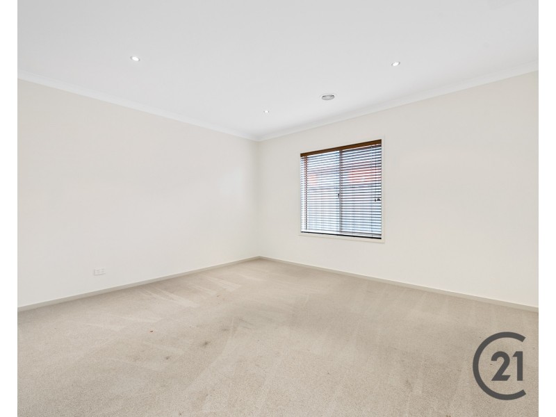 5 Waterloo Road, Cranbourne East VIC 3977