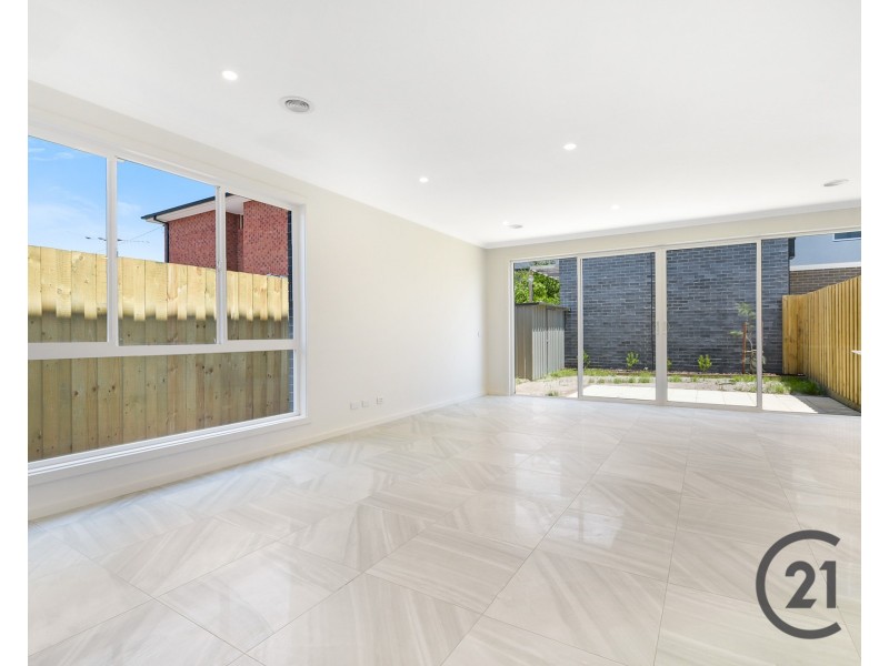 1/2 Oak Grove, Springvale VIC 3171