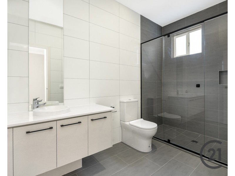 1/2 Oak Grove, Springvale VIC 3171