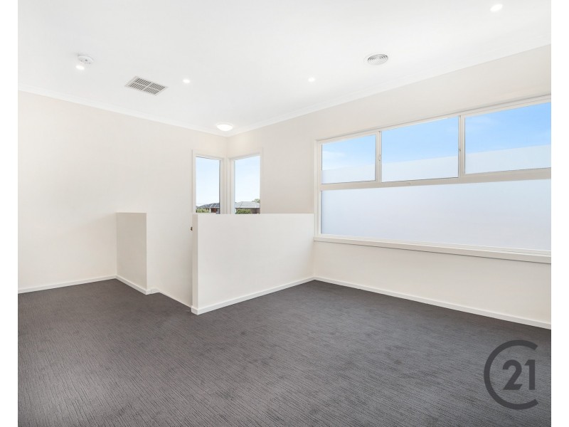 1/2 Oak Grove, Springvale VIC 3171