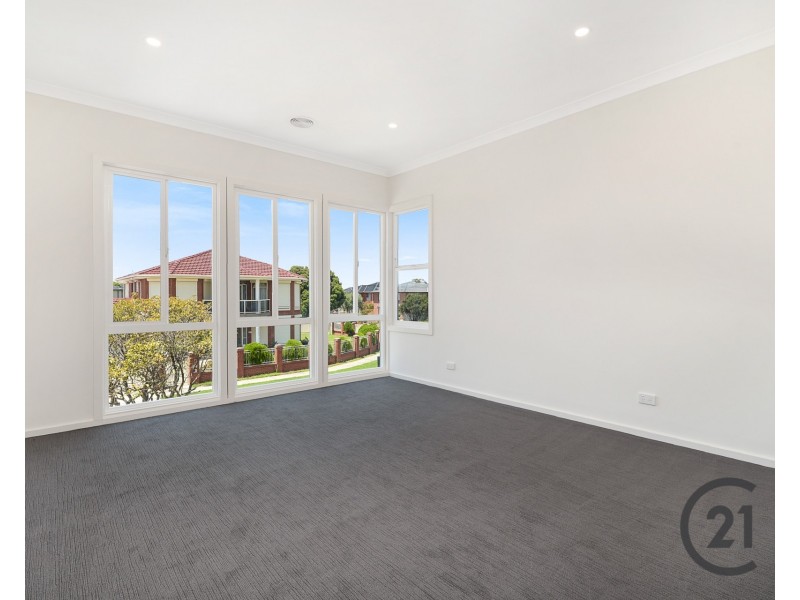 1/2 Oak Grove, Springvale VIC 3171