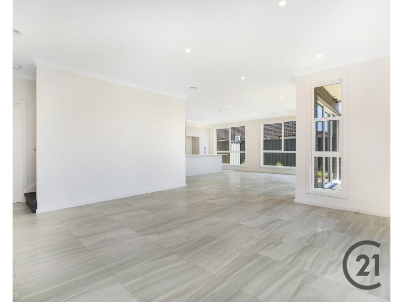 3/2 Oak Grove, Springvale VIC 3171