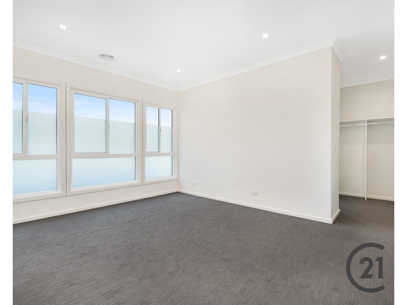 3/2 Oak Grove, Springvale VIC 3171