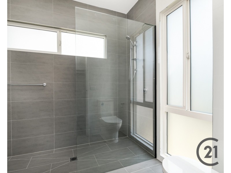 3/2 Oak Grove, Springvale VIC 3171