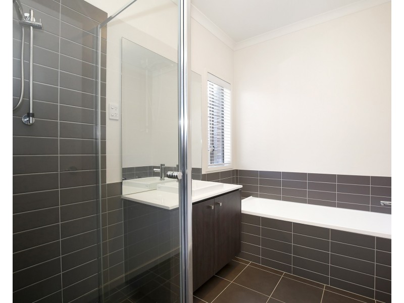 42 Flinders Park Drive, Officer VIC 3809