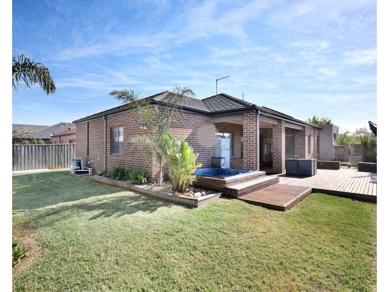 42 Flinders Park Drive, Officer VIC 3809