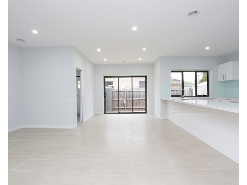 2/26 Hillside Street, Springvale VIC 3171