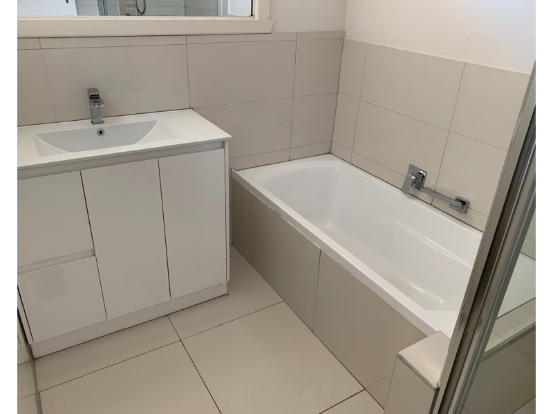 8 Thames Avenue, Springvale VIC 3171