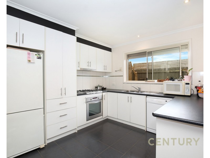 2/21 Parkview Close, Dandenong VIC 3175
