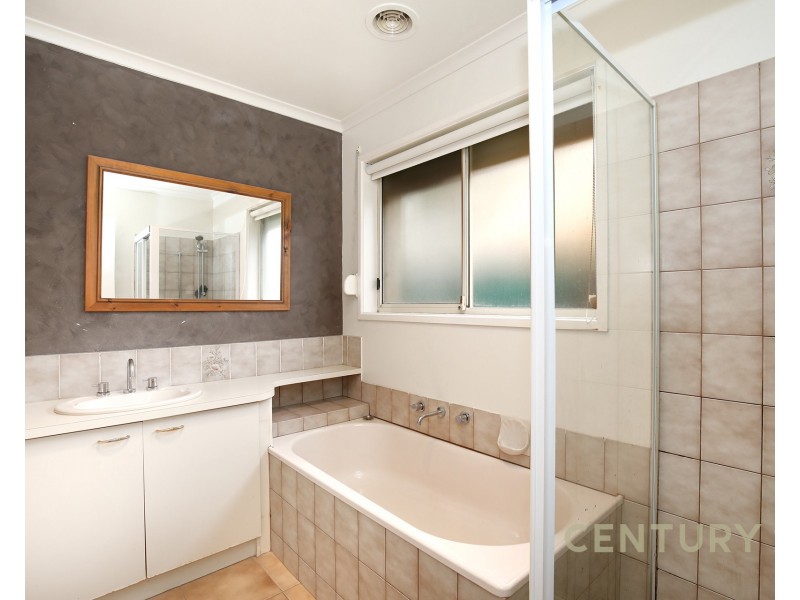 2/21 Parkview Close, Dandenong VIC 3175