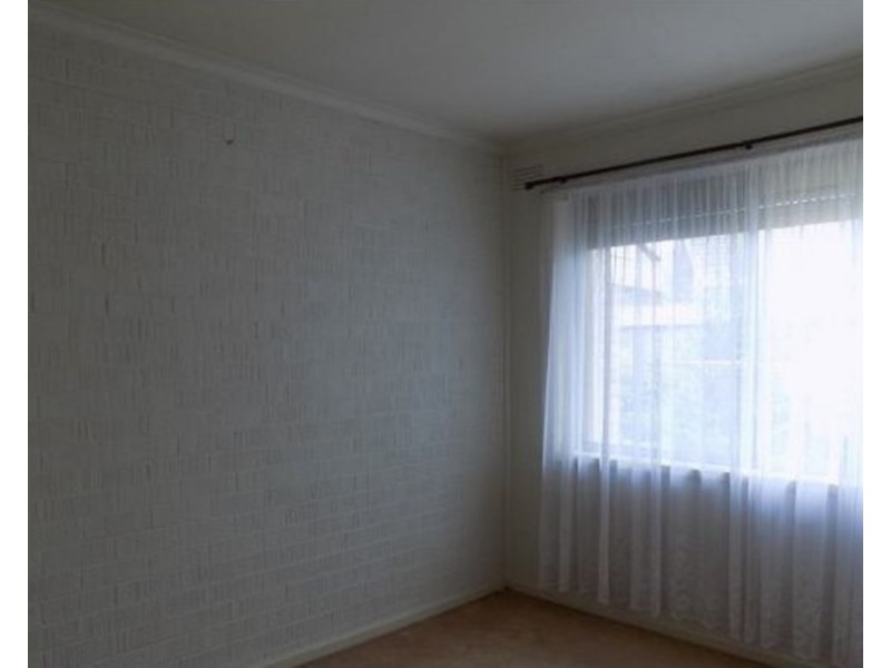 2/12 Louis Avenue, Dandenong VIC 3175