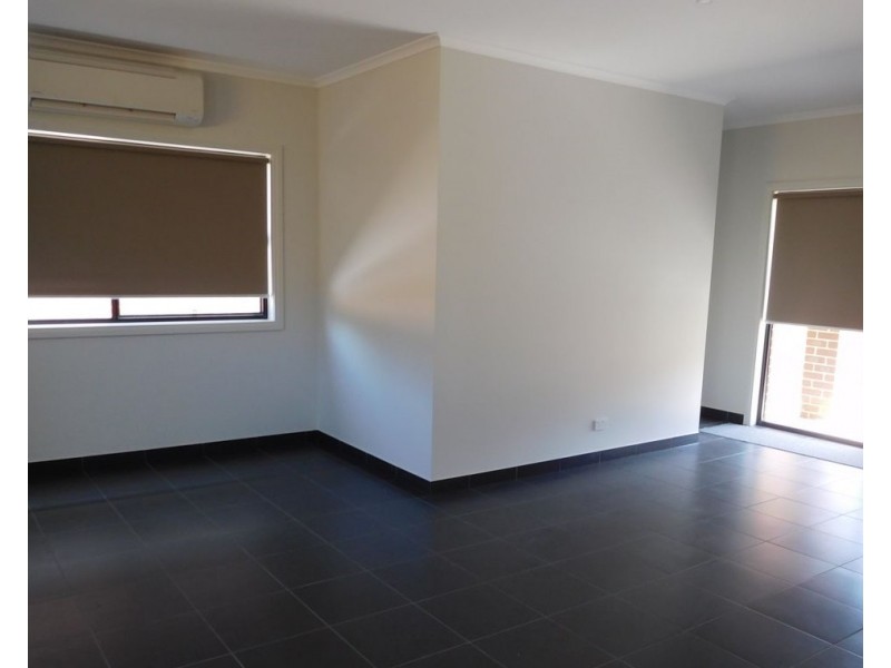 3/4 Canberra Avenue, Dandenong VIC 3175