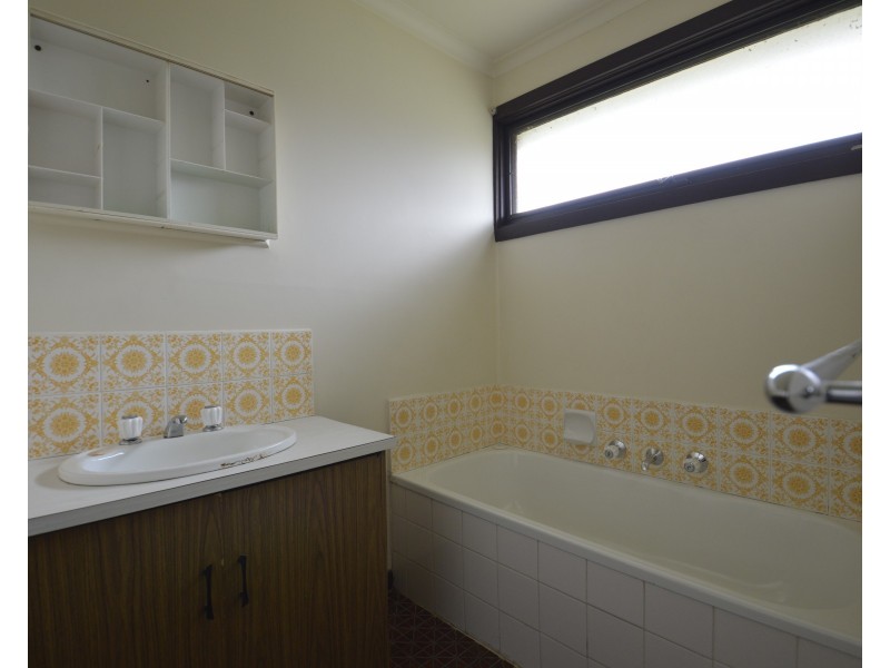 2/23 Purley Drive, Dandenong North VIC 3175