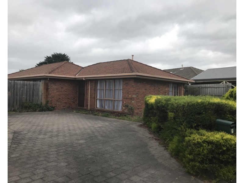 7 Parkes Way, Hampton Park VIC 3976