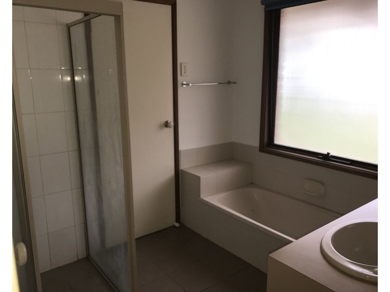 7 Parkes Way, Hampton Park VIC 3976