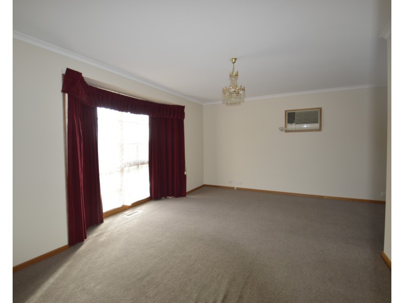 8 Thomas Mitchell Drive, Endeavour Hills VIC 3802