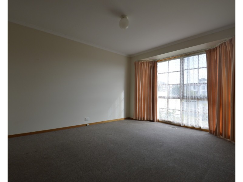 8 Thomas Mitchell Drive, Endeavour Hills VIC 3802