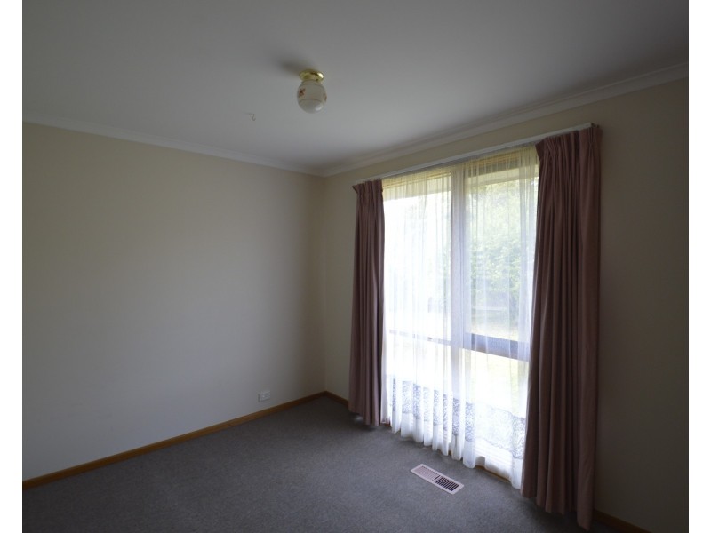 8 Thomas Mitchell Drive, Endeavour Hills VIC 3802