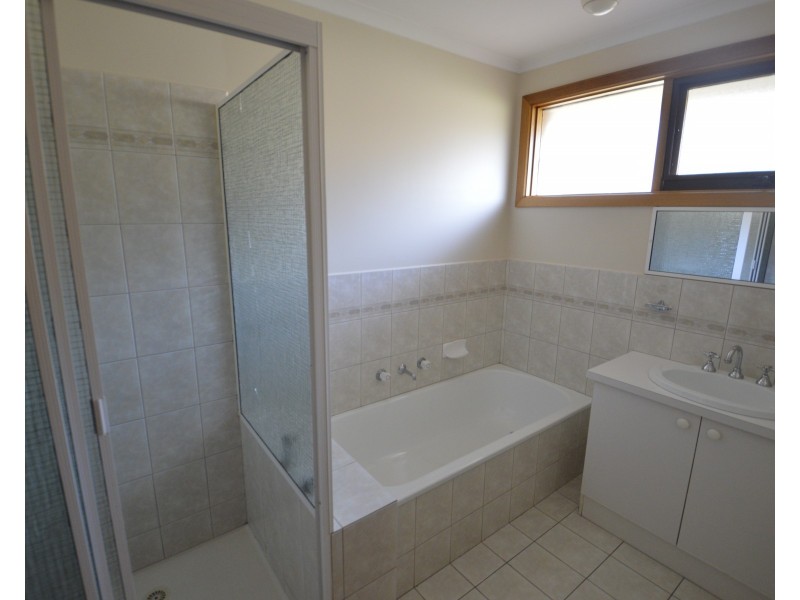 8 Thomas Mitchell Drive, Endeavour Hills VIC 3802