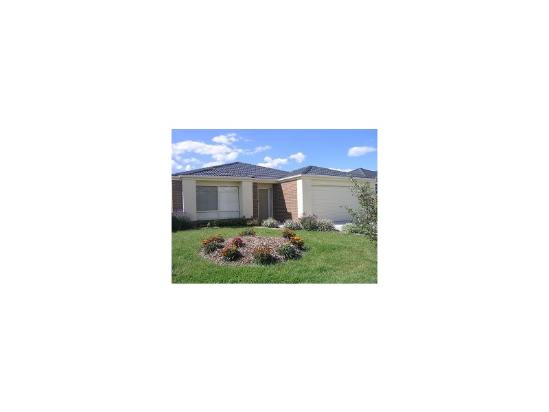 4 Blackmore Close, Pakenham VIC 3810