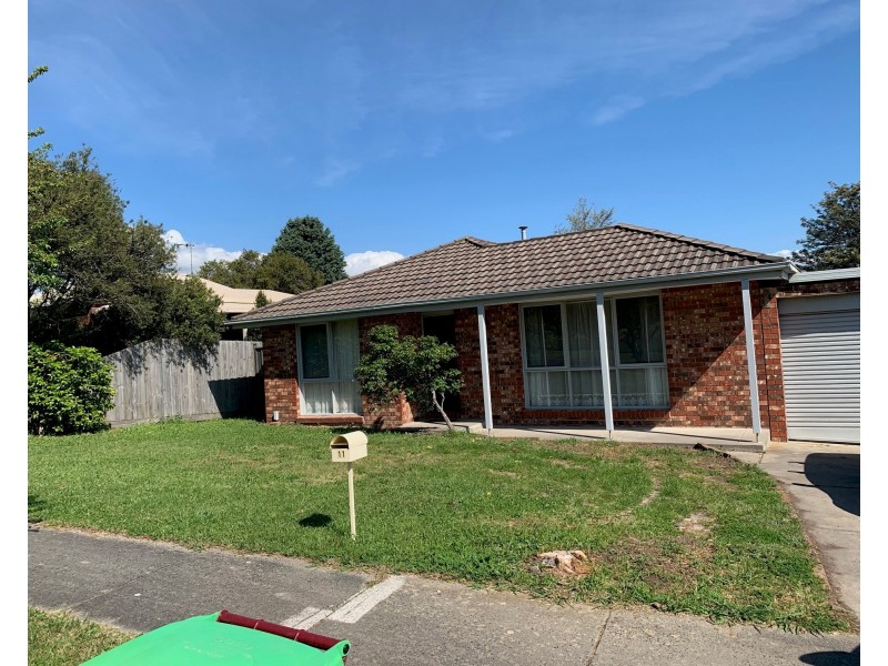 11 Peebles Street, Endeavour Hills VIC 3802