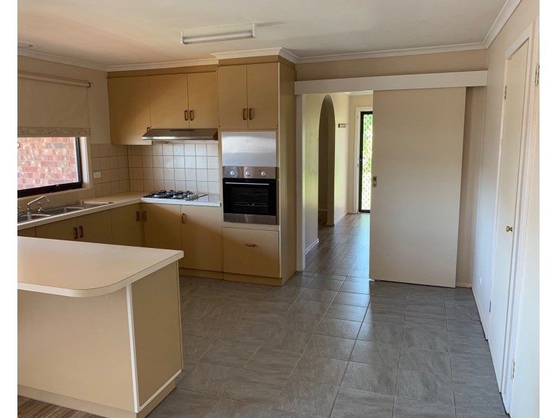 11 Peebles Street, Endeavour Hills VIC 3802