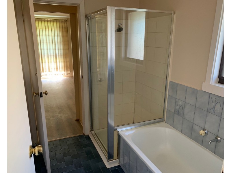 11 Peebles Street, Endeavour Hills VIC 3802