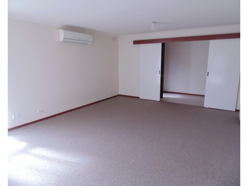 8 Ann Street, Dandenong VIC 3175