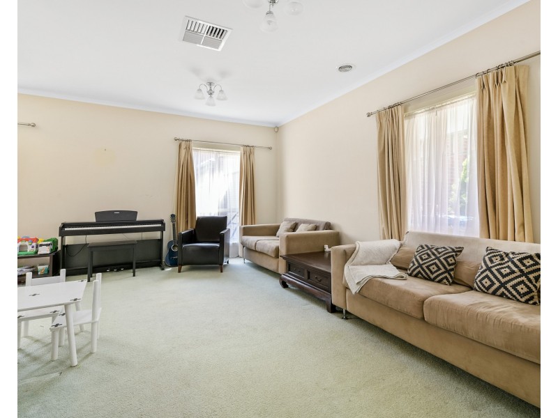 25 Paterson Drive, Lynbrook VIC 3975