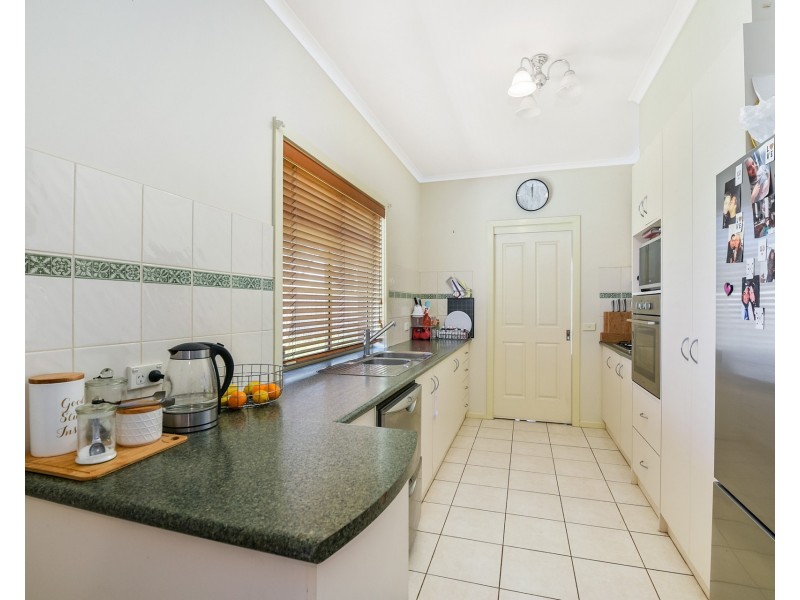 25 Paterson Drive, Lynbrook VIC 3975