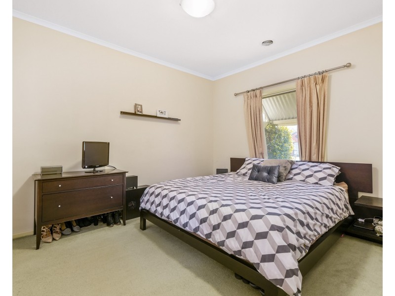 25 Paterson Drive, Lynbrook VIC 3975