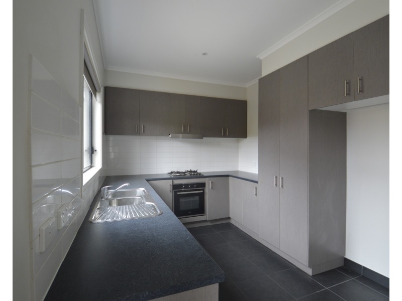 2/4 Canberra Avenue, Dandenong VIC 3175