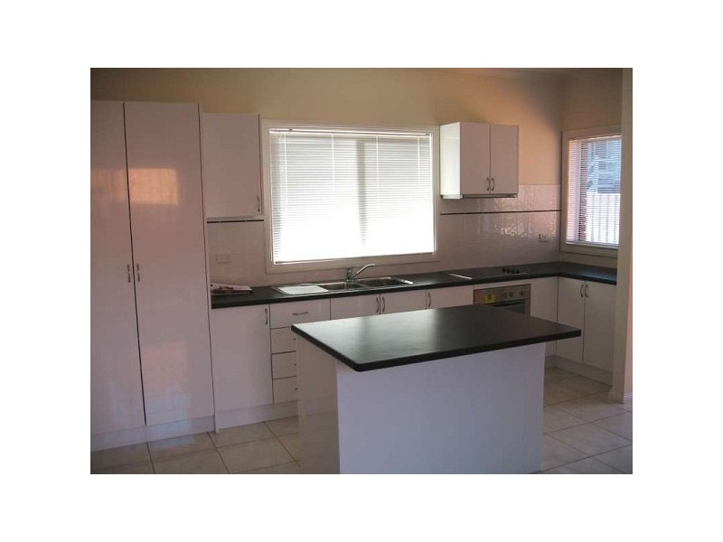 2/21 Barbara Avenue, Dandenong North VIC 3175