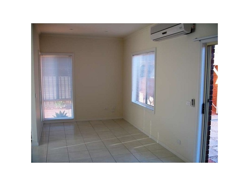 2/21 Barbara Avenue, Dandenong North VIC 3175