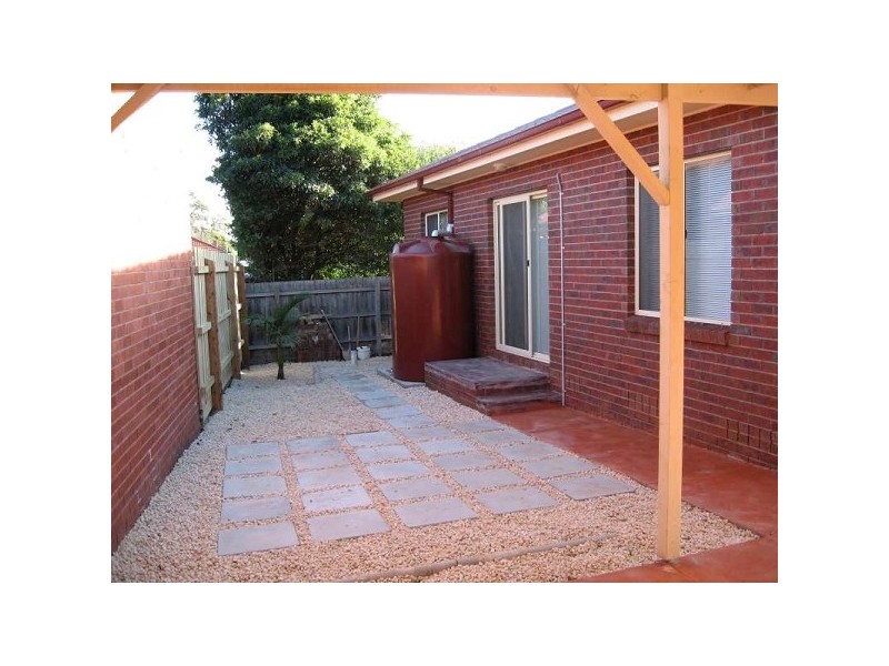 2/21 Barbara Avenue, Dandenong North VIC 3175