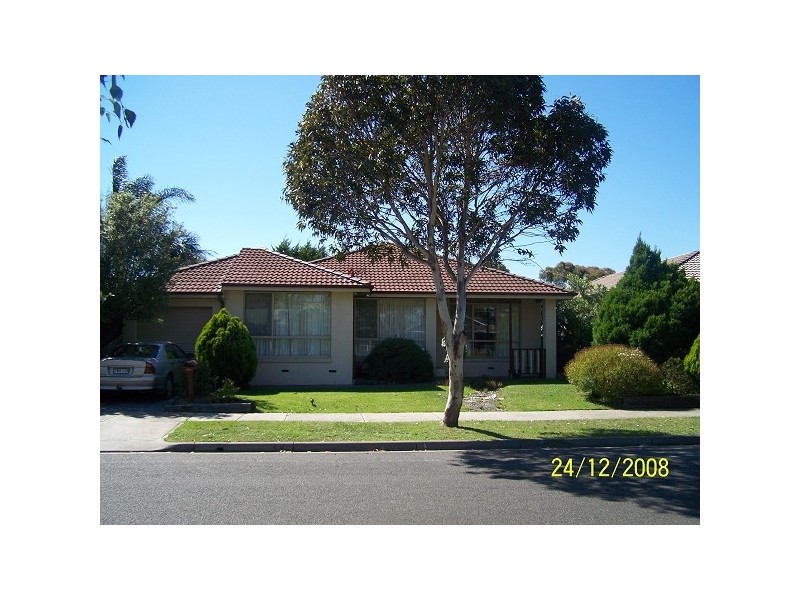 34 Lorenzo Way, Aspendale Gardens VIC 3195