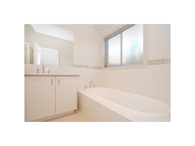 8/36 Pepperbush Crescent, Langwarrin VIC 3910