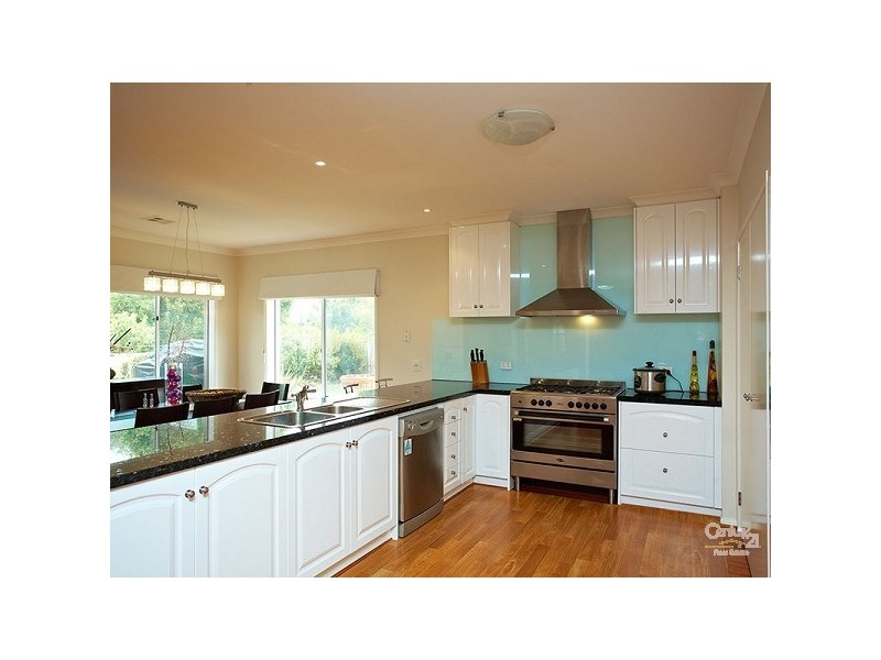 4 Flynn Terrace, Sandhurst VIC 3977