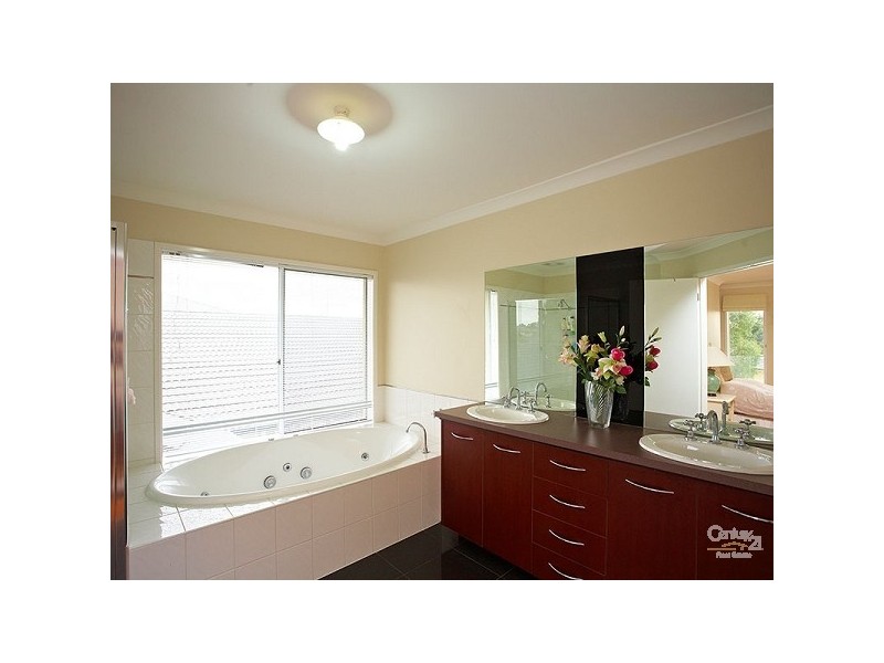 4 Flynn Terrace, Sandhurst VIC 3977