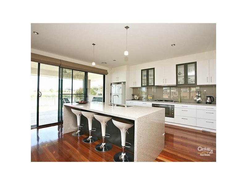 2 Parkhart Circle, Sandhurst VIC 3977