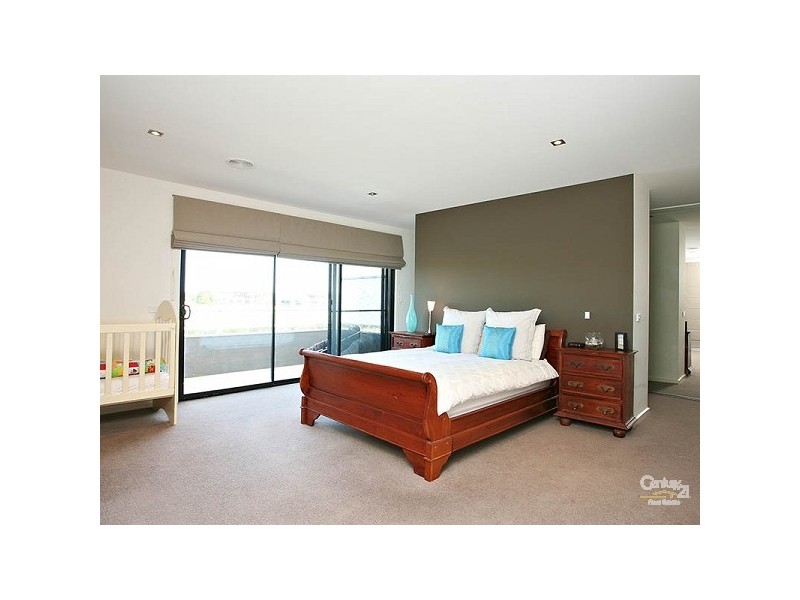 2 Parkhart Circle, Sandhurst VIC 3977