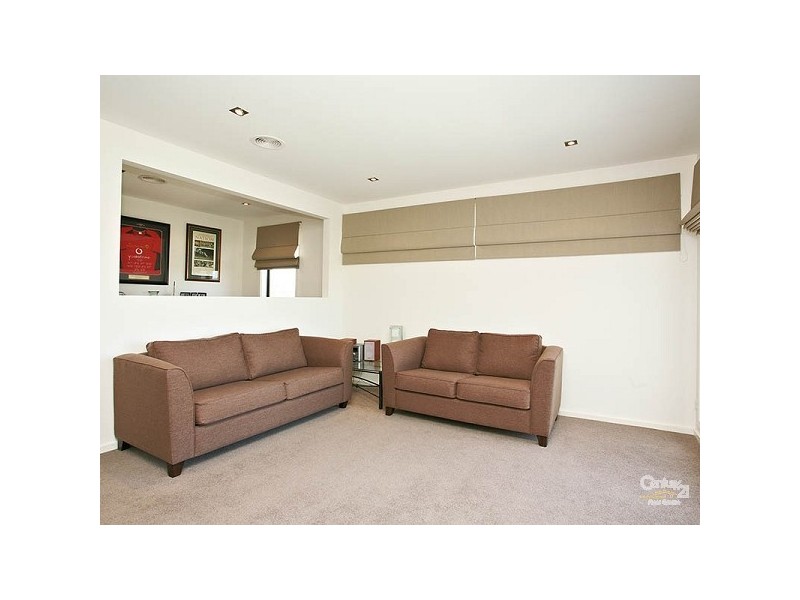 2 Parkhart Circle, Sandhurst VIC 3977