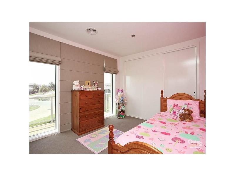 2 Parkhart Circle, Sandhurst VIC 3977