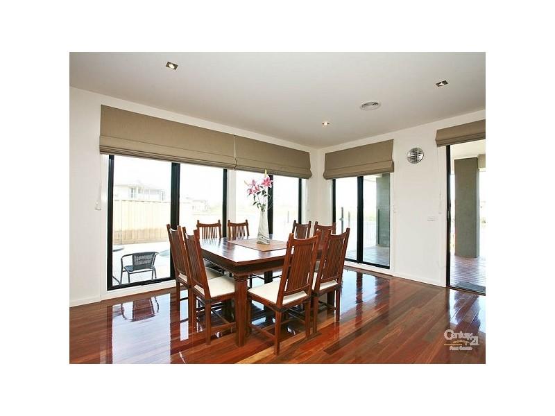 2 Parkhart Circle, Sandhurst VIC 3977