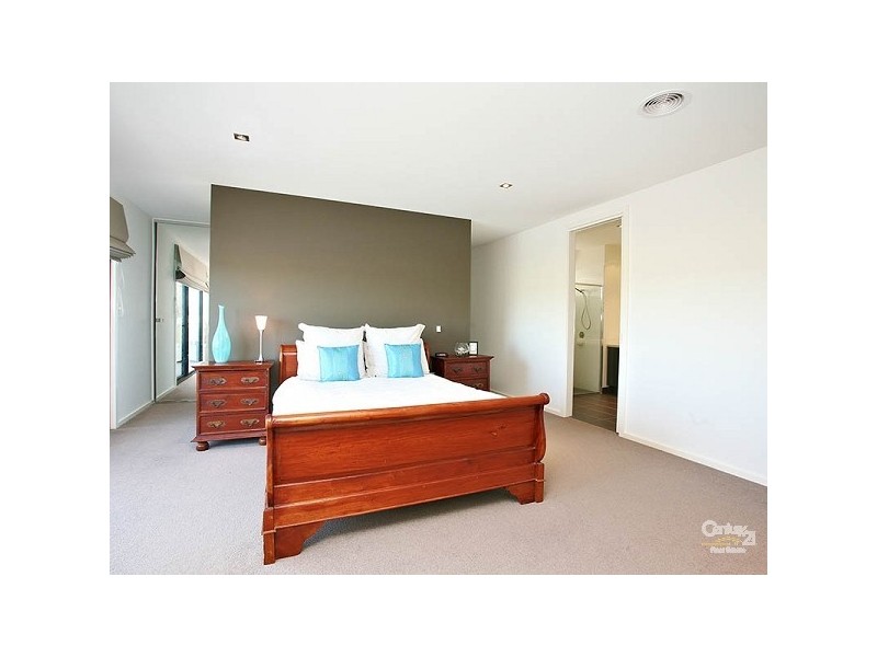 2 Parkhart Circle, Sandhurst VIC 3977