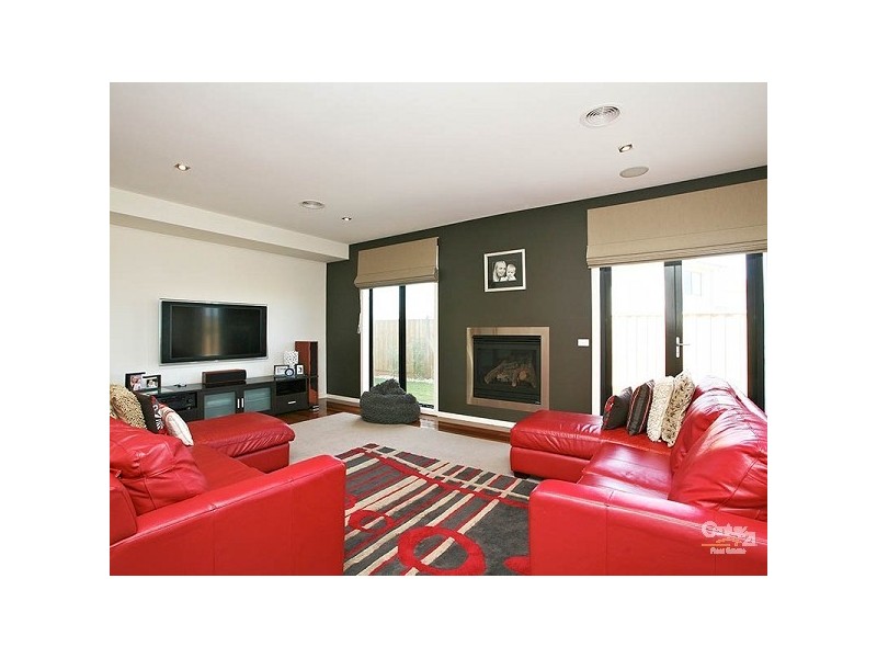 2 Parkhart Circle, Sandhurst VIC 3977